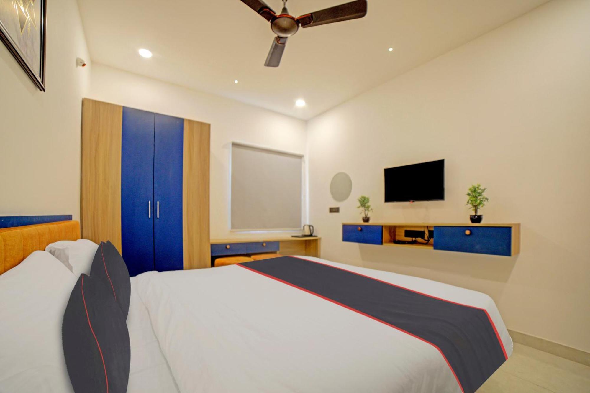 Hotel Collection O Lakeview Castle Warangal Esterno foto