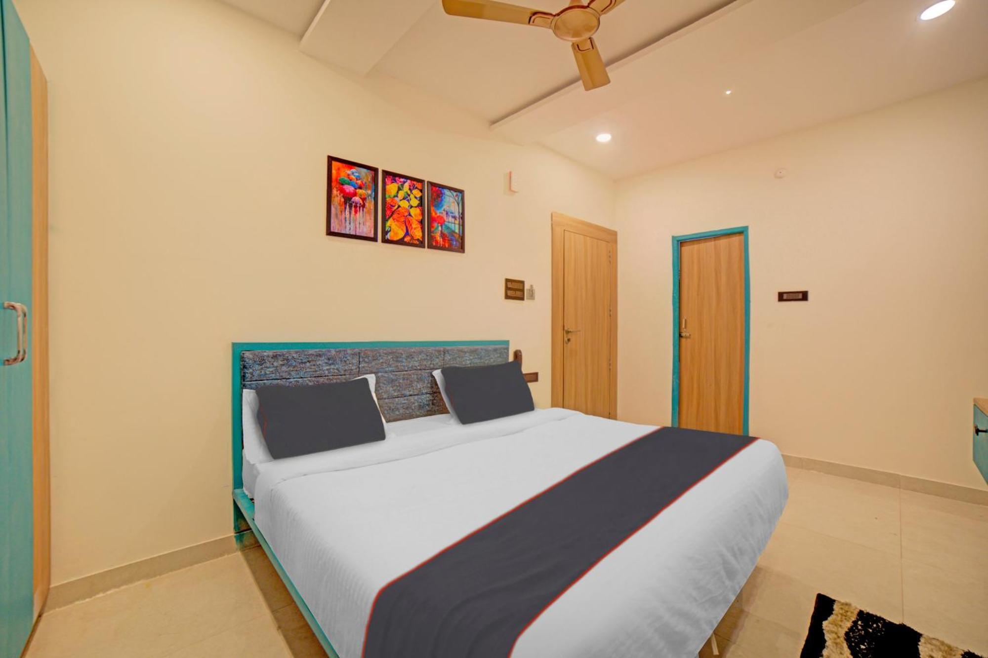 Hotel Collection O Lakeview Castle Warangal Esterno foto